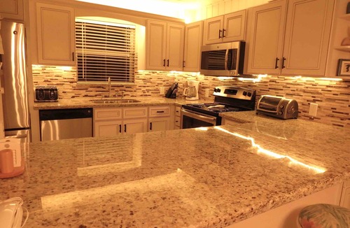 Marathon Condo | 33% off Summer Sea Weed Sale! Oceanfront Condo on the Beach w/a swimming pool!
