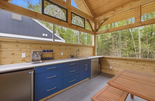 Three Oaks House | 35-Acre Retreat | Pool, Pickleball & Private Woods