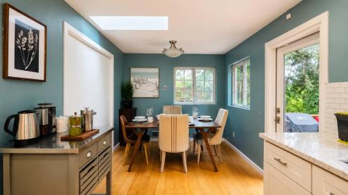 South Seattle House | 3BR 2BA Beacon Hill Backyard Oasis -Firepit,BBQ Deck, Workspaces and Parking