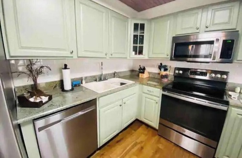 Seven Devils House | 3BR, 3BA, Mountain Views, Hot Tub, Game Room & Pet Friendly