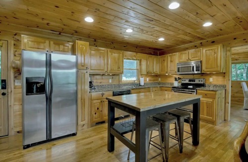 Blue Ridge Cabin | 3BR Aska Cabin Near Toccoa River - Hot Tub + Views