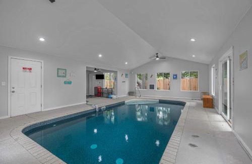Gulf Breeze House | 3BR Home Indoor Pool Hot Tub Dog Friendly