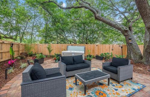 Gulf Breeze House | 3BR Home Indoor Pool Hot Tub Dog Friendly