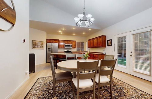Redmond House | 3BR home with yard, patio, WiFi, fireplace