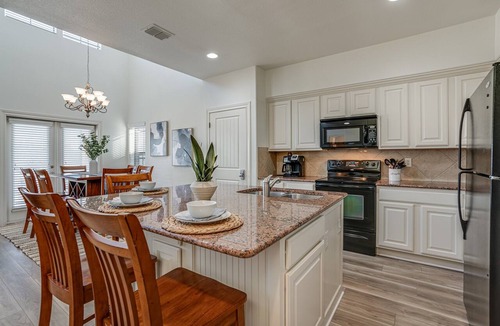 New Braunfels Condo | 3BR w/Pool | On Golf Course | Near Tubing