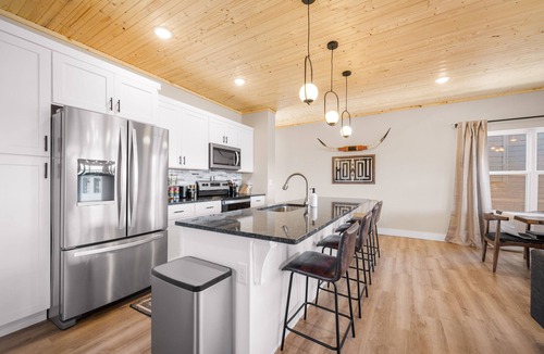 Indian Point Cabin | 3min from Silver Dollar City w/Bunk Slide