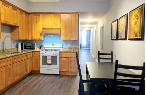Armour Square Apartment | 4 #1S - 4 Bedroom/1.5 Bath Condo near McCormick Place, Wintrust Arena