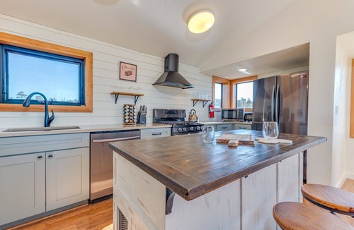 Warrenton House | 4-Acre Beach Farmhouse, hot tub, firepit, game room, 3 min walk to beach, slp 12