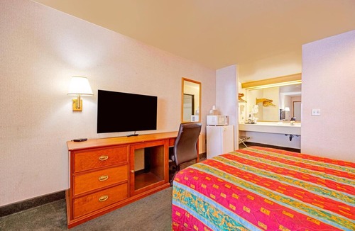 Stevenson Hotel | 4 Affordable Units Perfect for Gorge Explorers | Bridge of the Gods - 4.4 miles