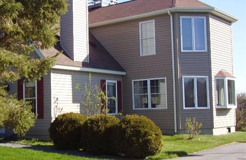 Little Compton House | 4 Bed 2 bath Short Walk to South Shore Beach