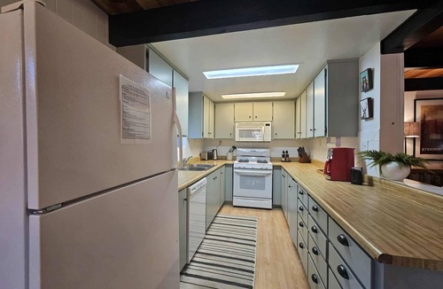 Donner Lake Woods House | 4 bedroom, 2 bath, sleeps 10 adults. West End Donner Lake.