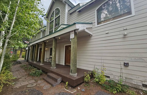 Donner Lake Woods House | 4 bedroom, 3 bath, sleeps 10 adults with 2 addtl rooms. West End Donner Lake.