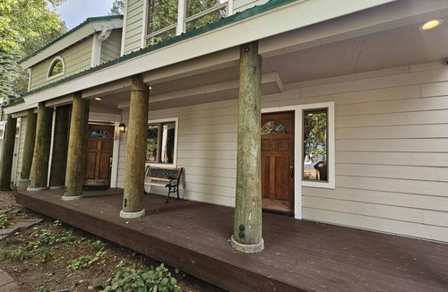 Donner Lake Woods House | 4 bedroom, 3 bath, sleeps 10 adults with 2 addtl rooms. West End Donner Lake.