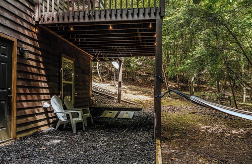 Ellijay Cabin | 4-bedroom cabin in enchanting Ellijay with WiFi, AC. Book now