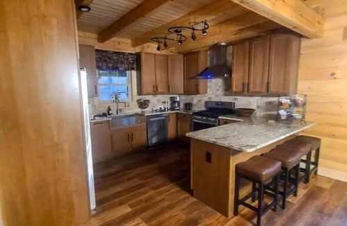 Ellijay Cabin | 4-bedroom cabin on 5 acres with game room hot tub and bar