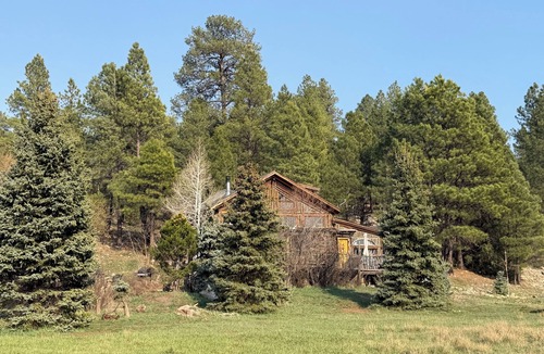 Flagstaff Cabin | 4-bedroom cozy authentic log cabin on acreage in peaceful Flagstaff with hot tub