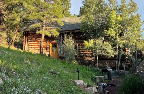 Flagstaff Cabin | 4-bedroom cozy authentic log cabin on acreage in peaceful Flagstaff with hot tub