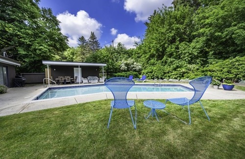 Allen House | 4 Bedroom home with pool near campus. Perfect for student family gatherings.