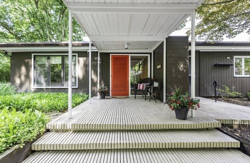 Allen House | 4 Bedroom home with pool near campus. Perfect for student family gatherings.