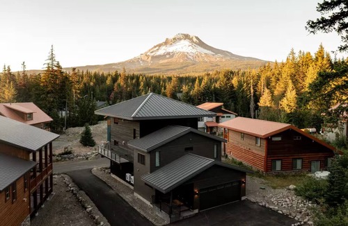 Government Camp Ski Chalet | 4-bedroom Ski Chalet in welcoming Government Camp with modern cozy vibes