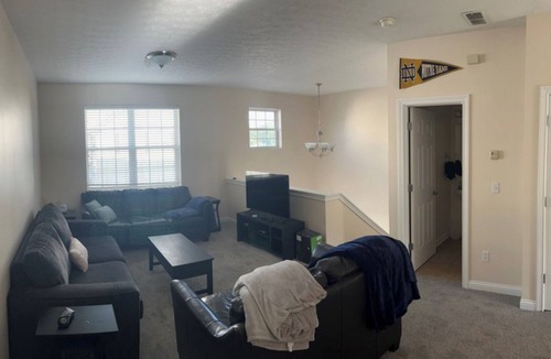 Roseland House | 4-bedroom townhome in fabulous South Bend. Long or Short Term Rentals!