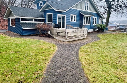 Macatawa House | 4-bedroom vacation home just 3 minutes drive to Lake Michigan