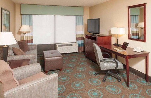 South Bend Hotel | 4 Budget-Friendly Suites for Family Stay w/Kitchen