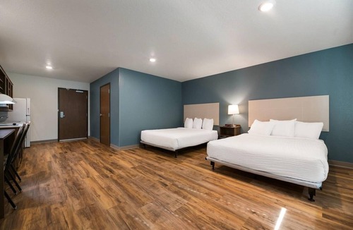 Rockledge Hotel | 4 Dog-Friendly Units with Spacious Kitchen & Easy Access to Rockledge Parks