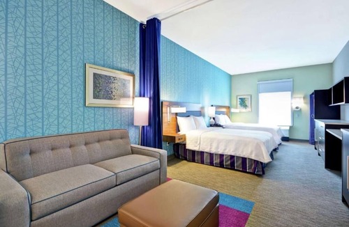 Ferry Pass Hotel | 4 Family-friendly Units! Pool, Free Parking, Short Drive to Pensacola Beach