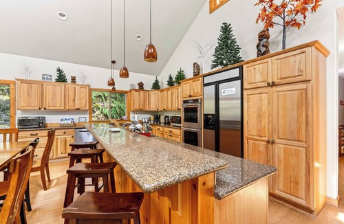 Zigzag Cabin | 4 King Beds + Hot Tub + Game Room Sleeps 12