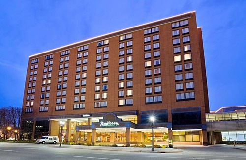 Downtown Hotel | 4-Star Hotel ∙ Radisson Hotel Lansing at the Capitol