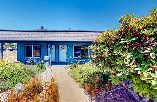 Bandon Apartment | 4 Studios walkable to downtown, Dog Friendly, WiFi
