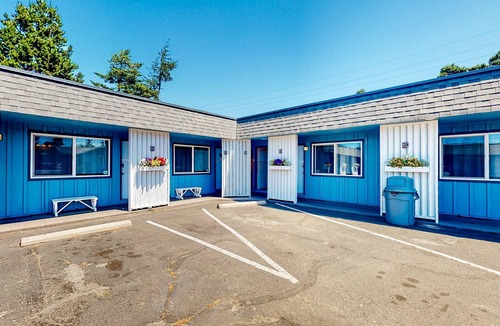 Bandon Apartment | 4 Studios walkable to downtown, Dog Friendly, WiFi