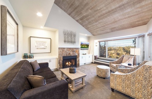 Redmond Cabin | 4 Units w/Kitchen | Pool, Spa, Golf & Free Parking