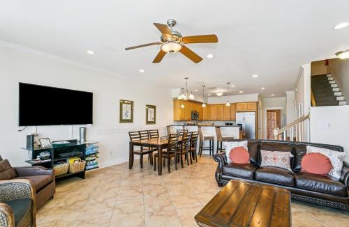 White Sands House | 445 Fort Pickens Rd