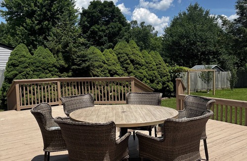 Shelby Township House | 4bd/2bh Entire home Updated. Near Beaumont hospital and shopping