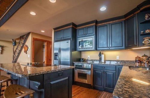 Young Harris Cabin | 4BR, 3.5BA, firepit, game room