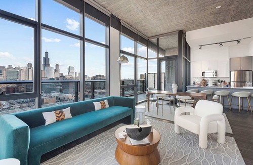West Loop Apartment | 4BR Apt Same Floor Combo Group Stays Top Amenities