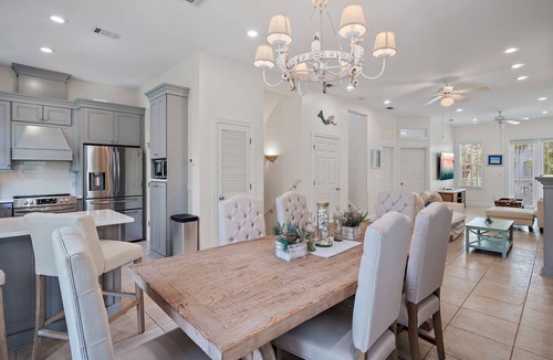 Holiday Isle House | 4BR Beach House with Kayaks, Paddle Boards + 3 Resort Pools | Happy Days