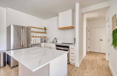 Humboldt Apartment | 4BR Luxury Condo | Walk to Mississippi & Alberta