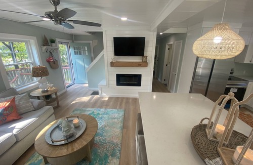 Kenyon House | 4br2ba home with central AC, sleeps 12, 1.5 miles to beach! BEACH PASS!