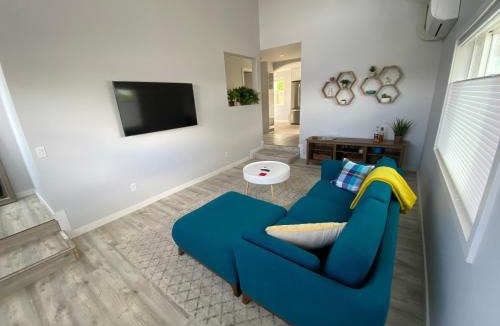 Larkspur House | 4th Street Work Friendly Home