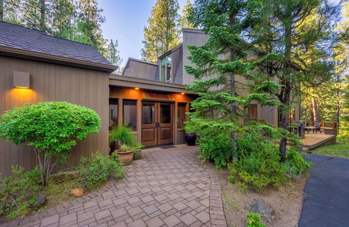 Black Butte Ranch House | 5 Bedroom-2 w/King Beds, 4 Decks, Screened-in Breezeway. TRUE BLACK BUTTE FEEL!