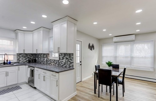 Valley Stream House | 5 Bedroom Spacious Modern Oasis/15 Minutes from JFK