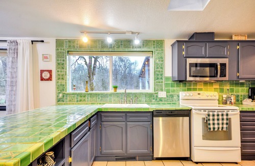 Cornelius Cottage | 5 Mi to Forest Grove: Historic Farmland Escape