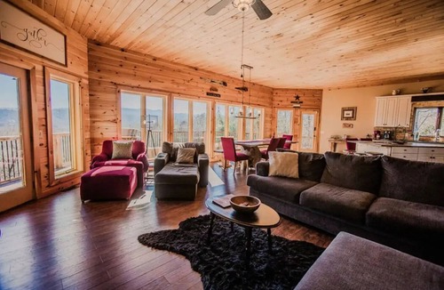 Foxfire Estates Cabin | 5 Min to Downtown-Hot Tub-Theater Room-Game Room w/Pool Table-Pets-Sleeps 12