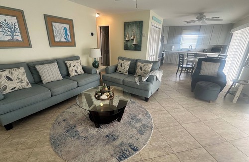 Little Torch Key House | 5 Pirate's - Pool & seawall for boat. This is a pet friendly home. A pet fee and approval of your pet is required.