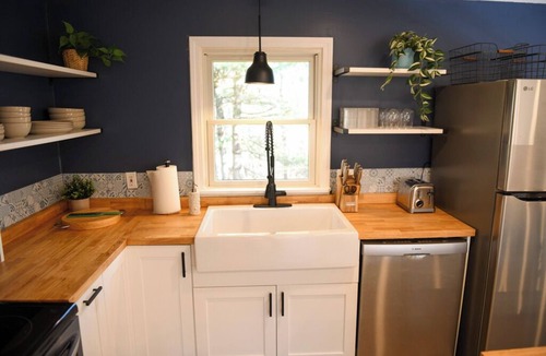 Westerly House | 5 STAR Coastal Farmhouse- Dog Friendly- 3BR in Westerly! Minutes to Beach & Town