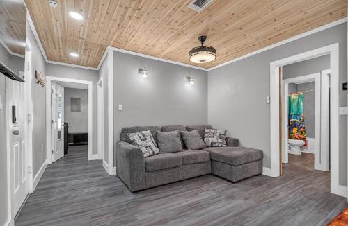 New Warrington House | 536 S 2nd St