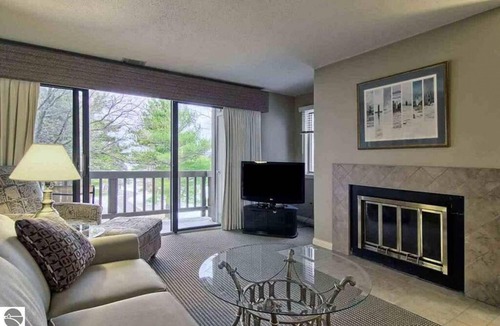 Acme Apartment | 5564 · Grand Traverse Resort Area Condo - KING BED!!!